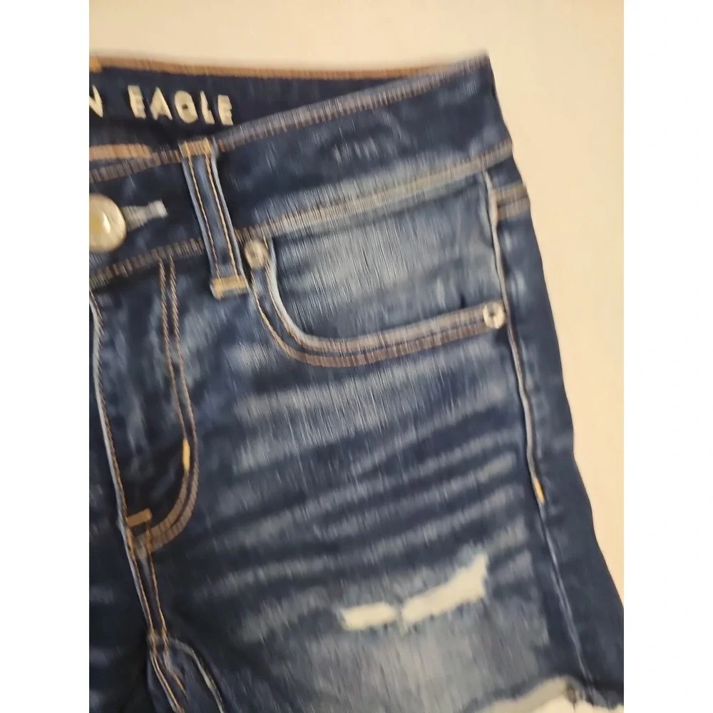 American Eagle Size 2 Cutoff Distressed Middue Shortie Blue Denim Shorts‎